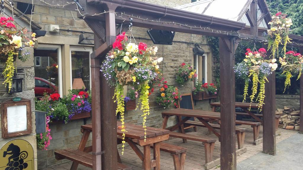 Hotel The Rose And Crown à Huddersfield Extérieur photo